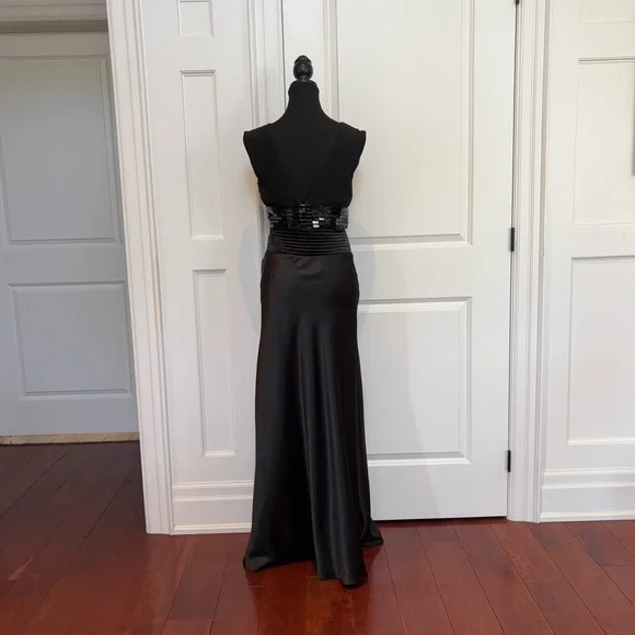 Elegant Black Evening Gown with Beaded Waist - Picture 6 of 6